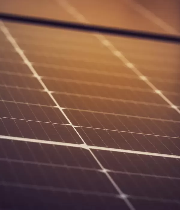 Sistema de seguimiento GS-Light con diseño IA en planta solar 2.3GW de México, componentes certificados UL 2703 reducen 53% tiempo de instalación