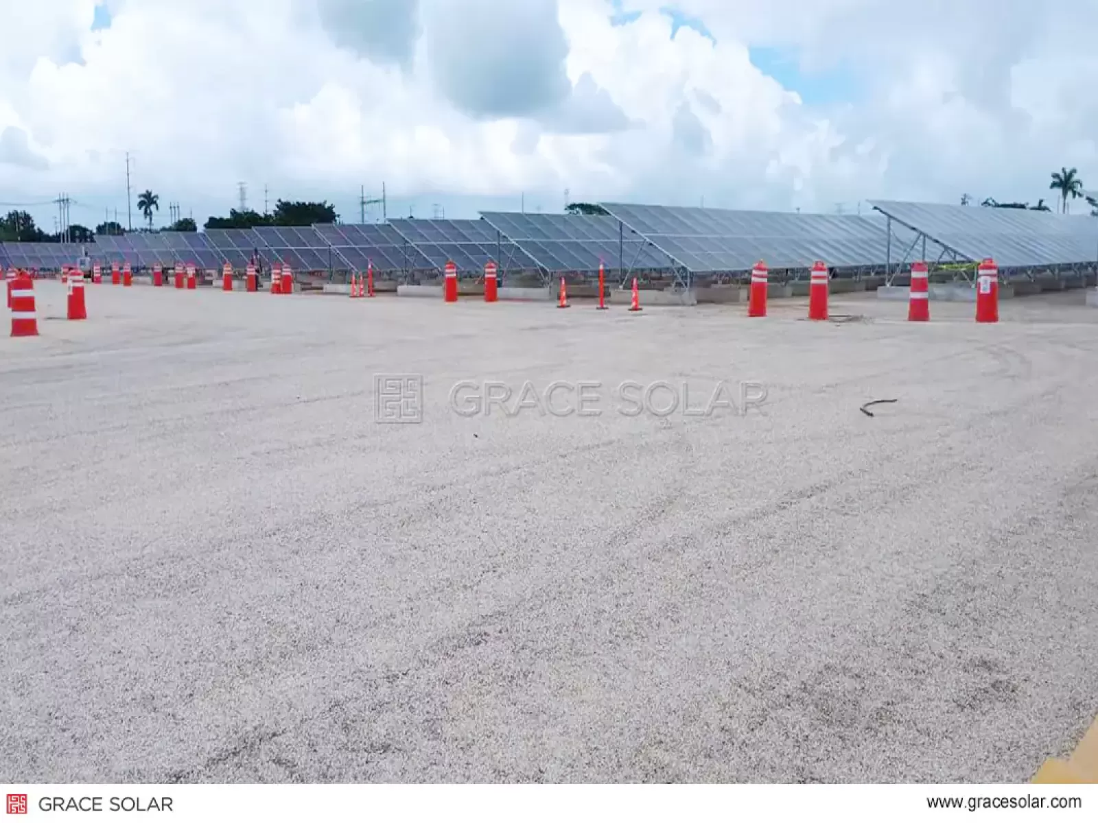 Centrale Solaire Adaptée au Terrain Mexicain