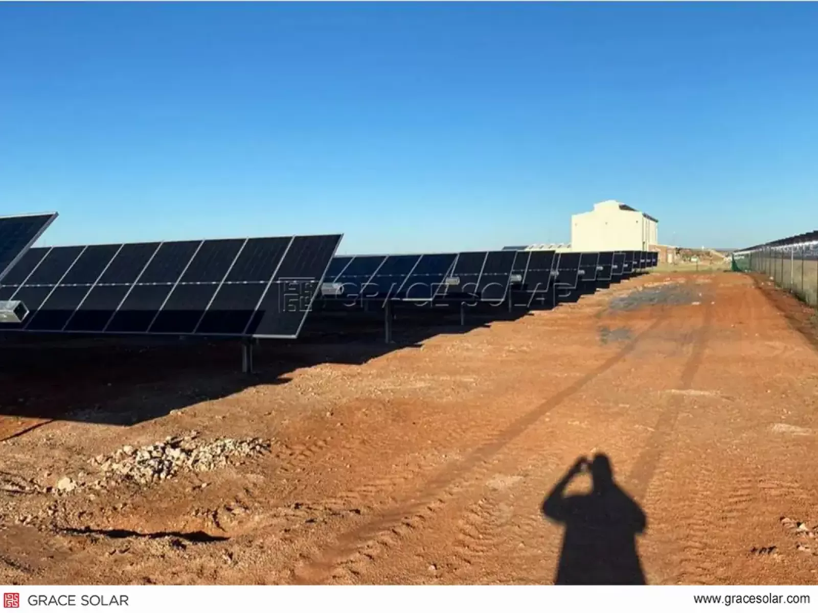 Vue complète du système de suivi 1MW