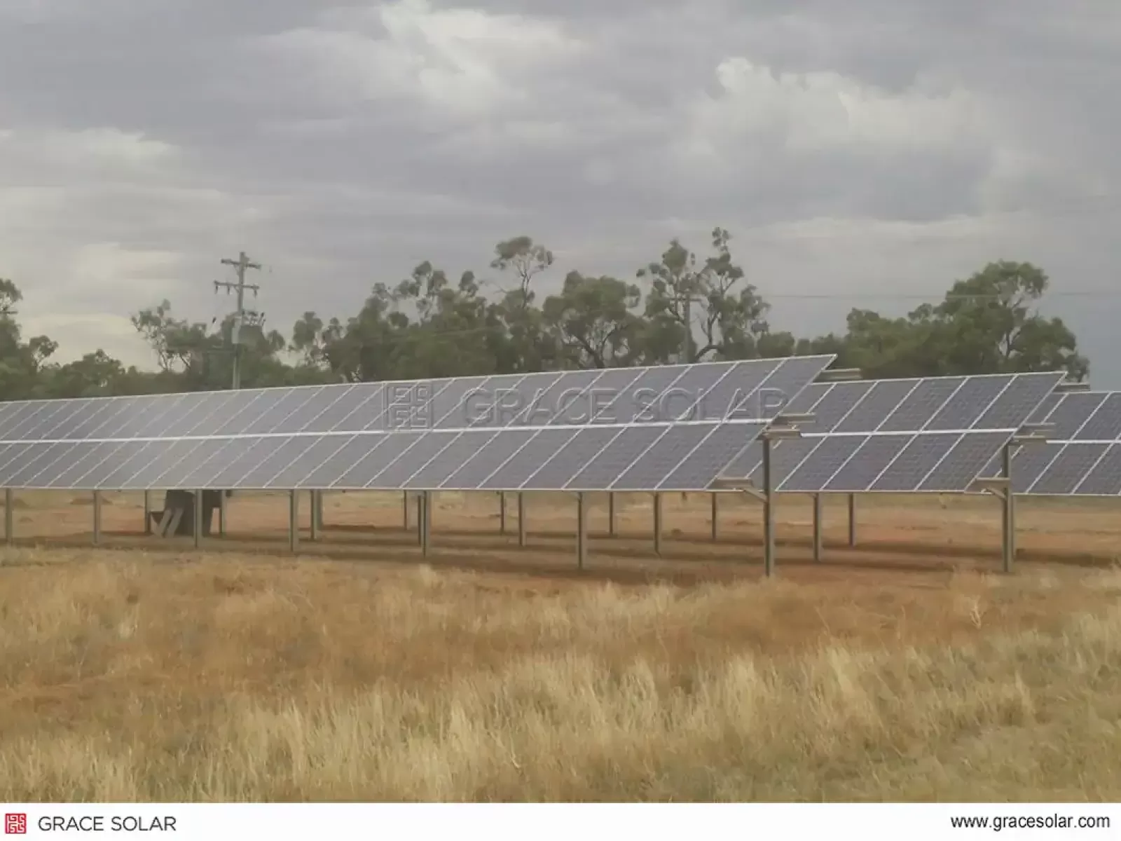 Vue panoramique de la centrale solaire de 3,2 MW en Russie