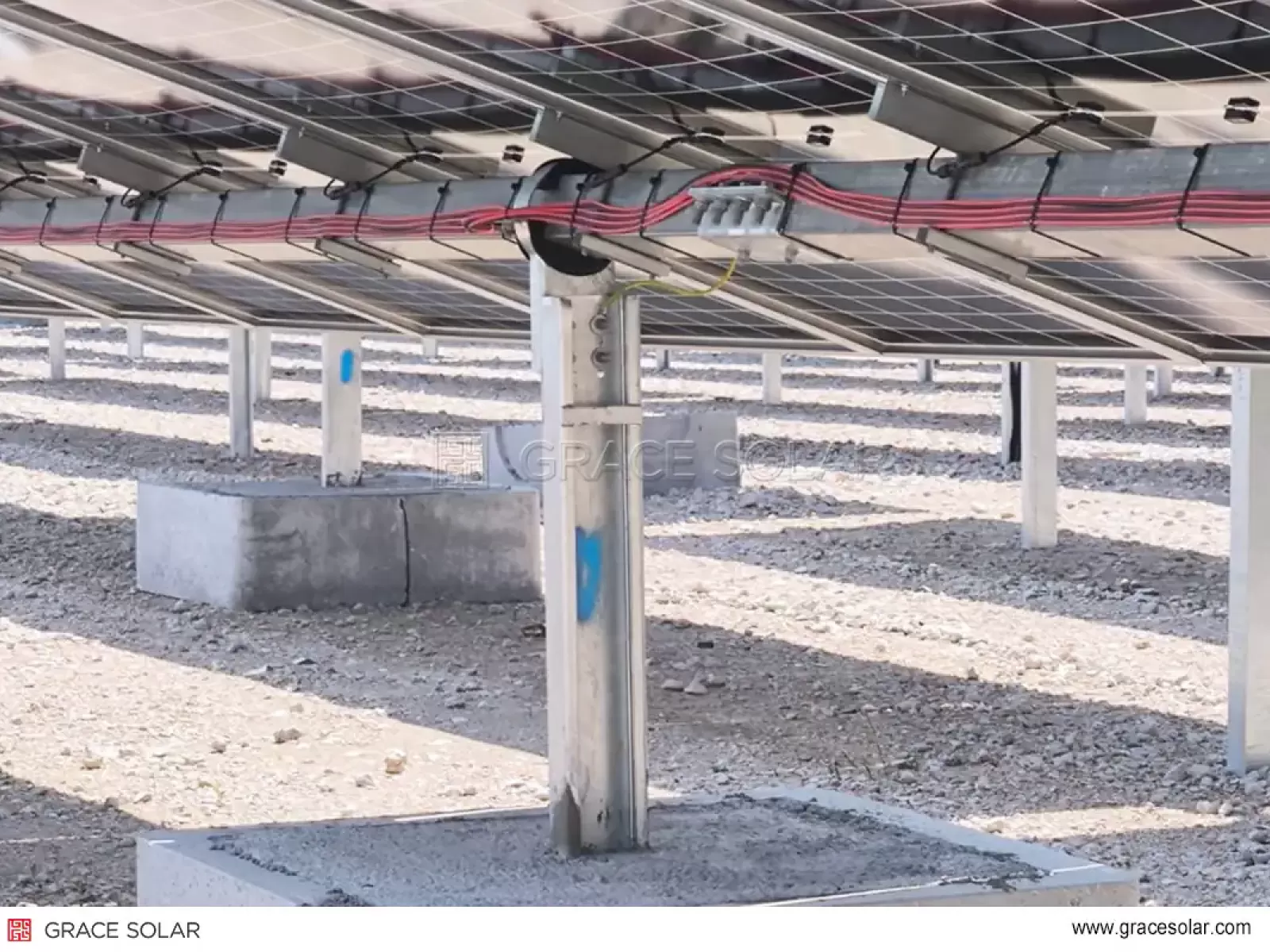 Installation de Trackers Photovoltaïques Mono-Axe en Europe