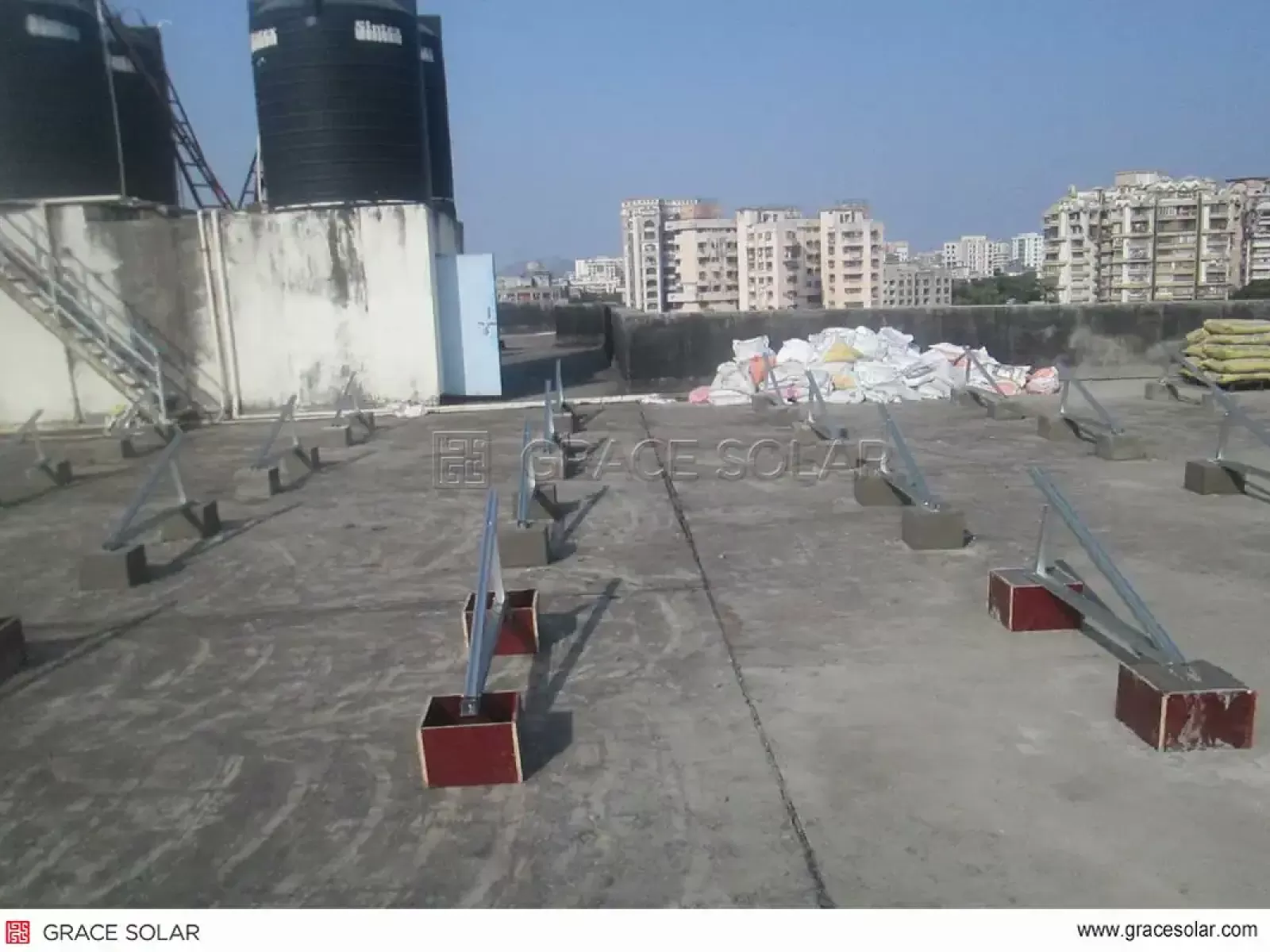 Mécanisme d'inclinaison réglable avec lest (gros plan)