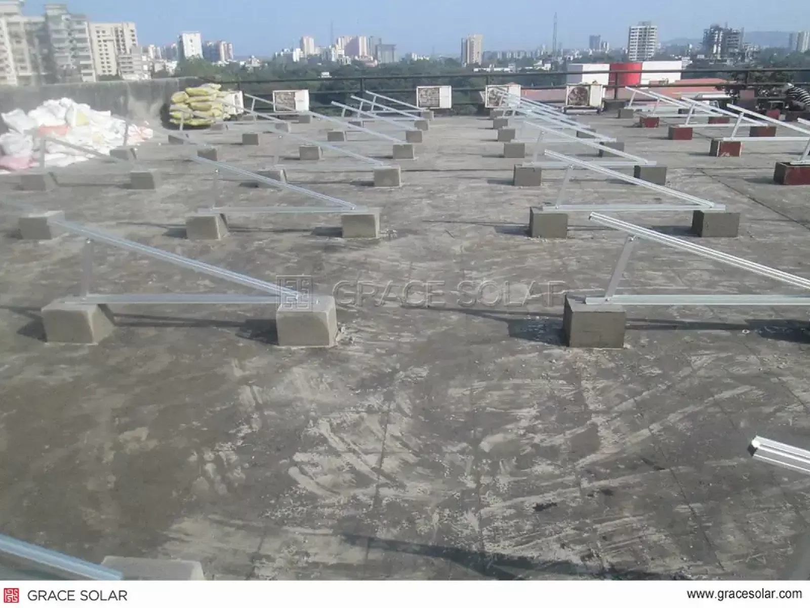 Supports en alliage d'aluminium testés en mousson