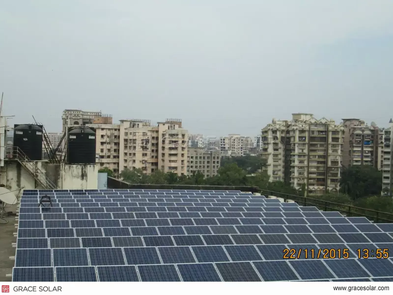 Détail de fixation de toiture sans pénétration