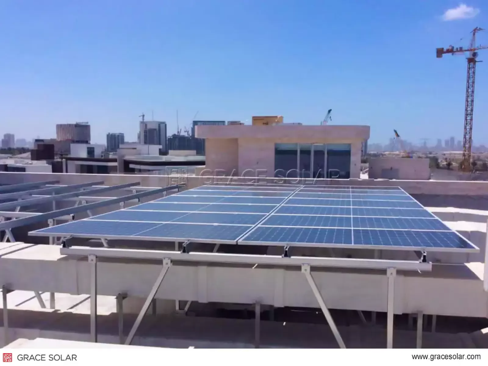 Installation 75KW terminée sous ciel clair de Dubaï