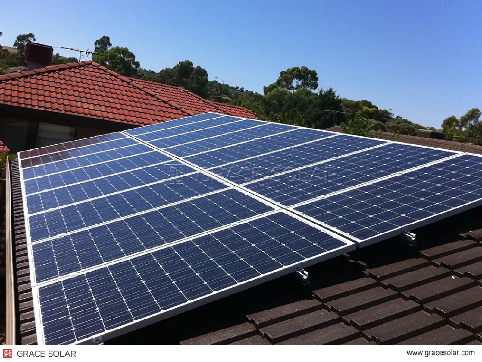 Système Grace Solar sur Toit en Tuiles