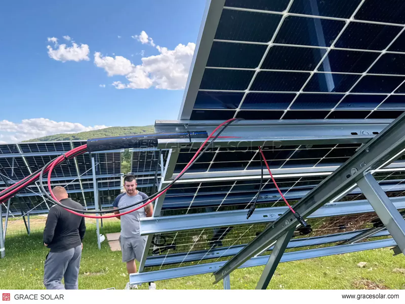 Structure en acier carbone pour parc solaire bosniaque