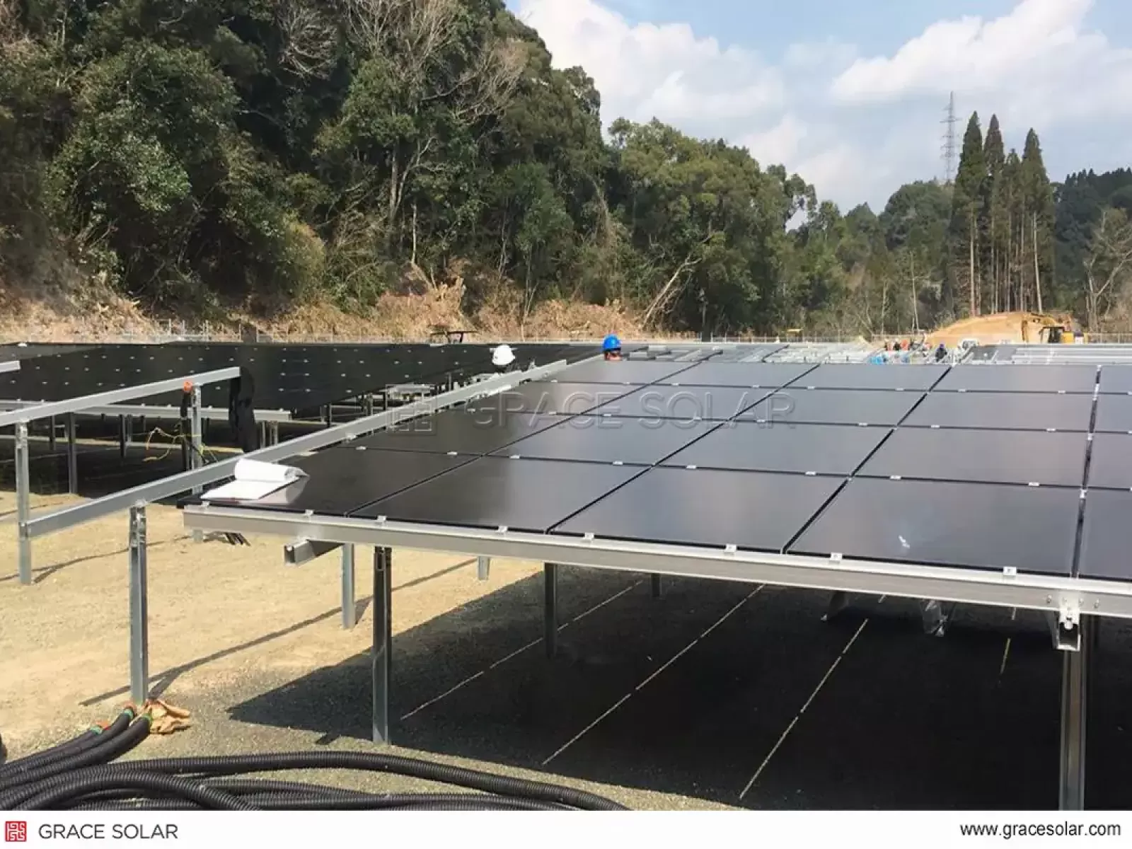 Sistema de Rastreamento Solar de Coluna Dupla em Kagoshima