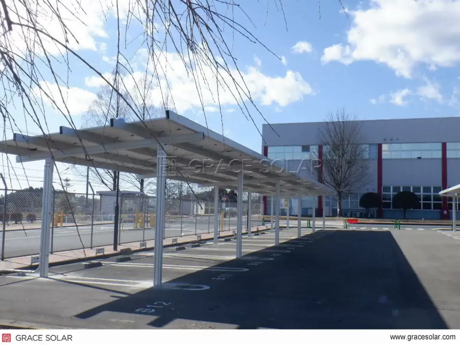 Installation du Système de Carport Solaire avec Suivi de Grace Solar à Tochigi, Japon