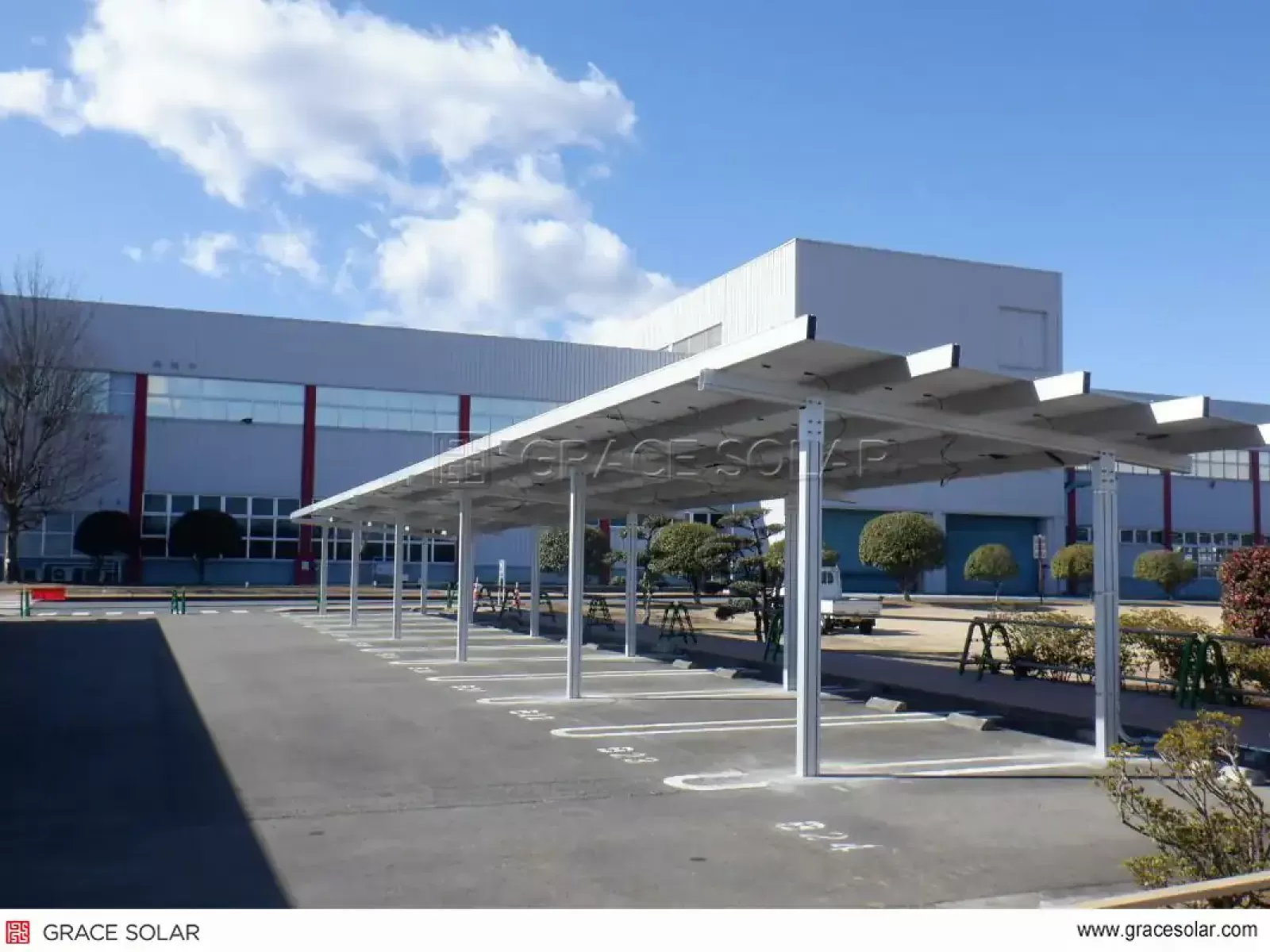 Installation du Système de Carport Solaire avec Suivi de Grace Solar à Tochigi, Japon