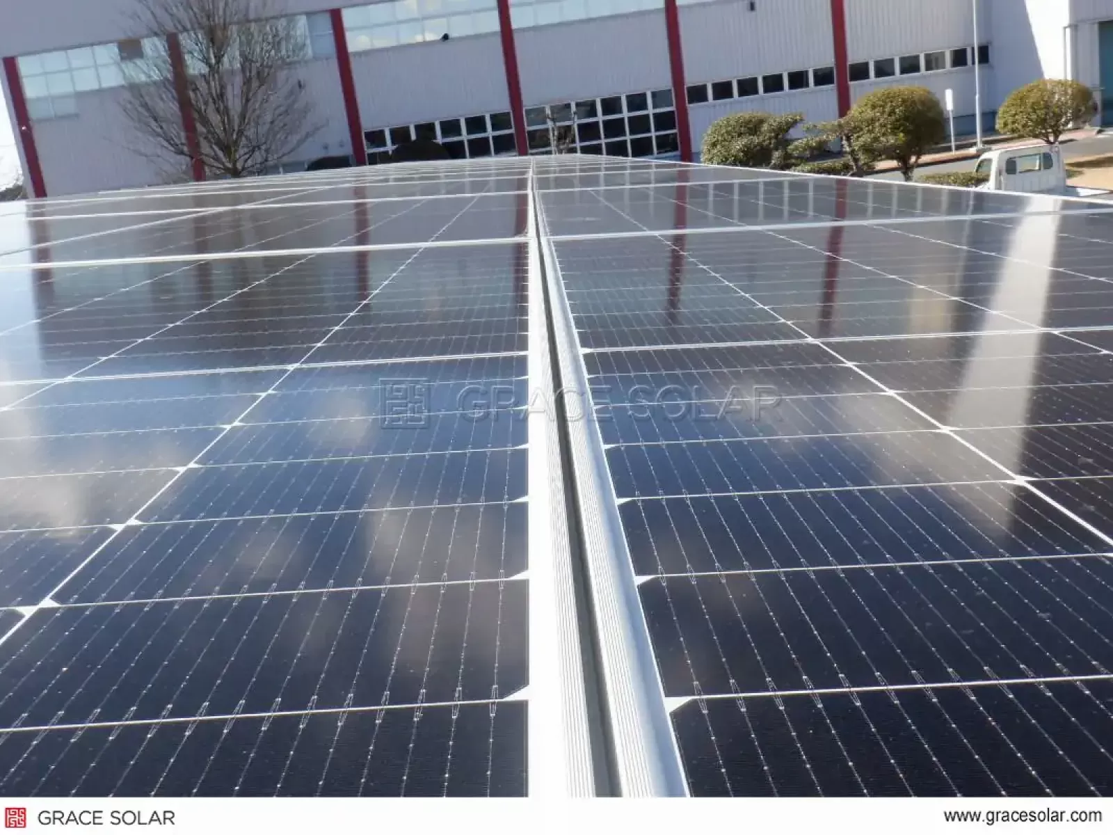 Système de Suivi Solaire Haute Efficacité pour Abri Véhicule à Tochigi