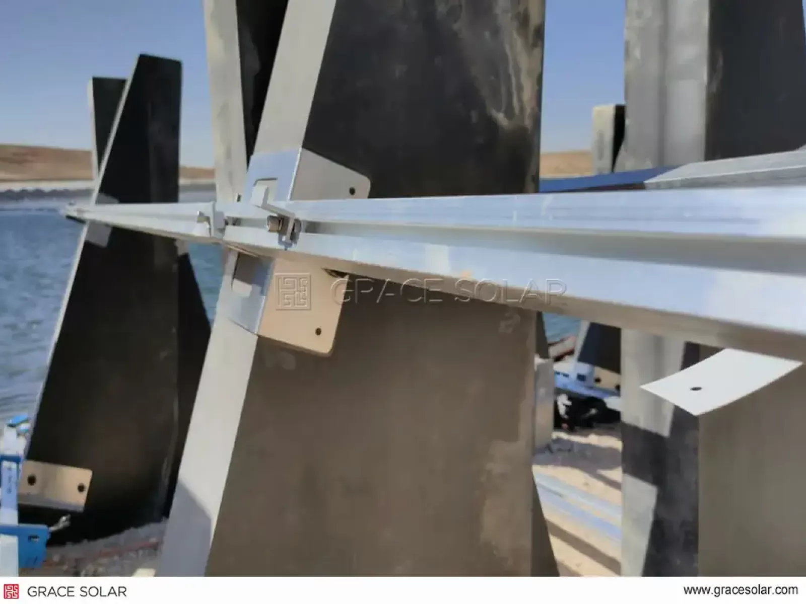 لقطة مقربة لتعويمات HDPE بطلاء مضاد للأشعة فوق البنفسجية – مشروع خزان إسرائيل