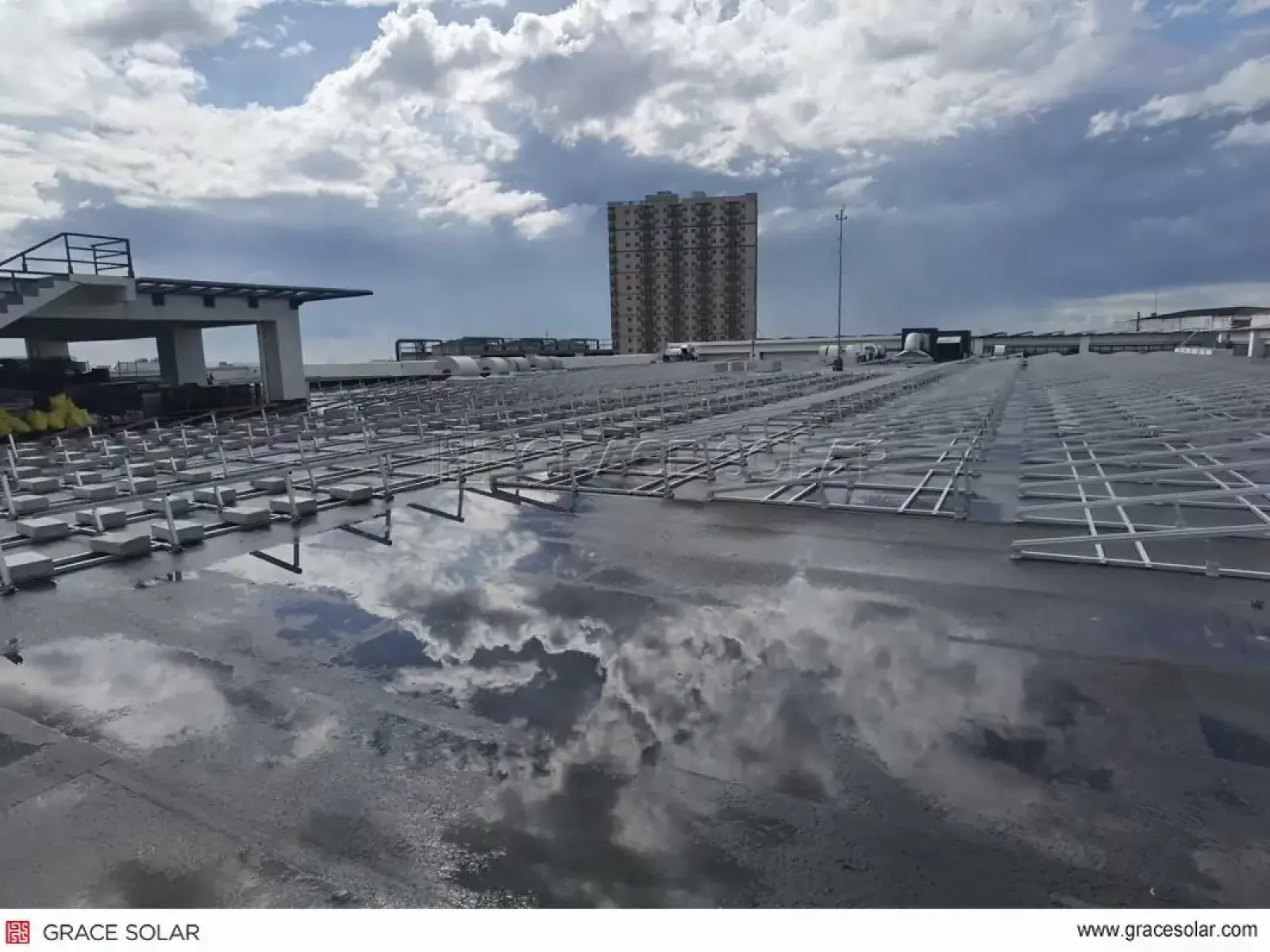 Grace Solar BAPV Ballast Mounting System Installed on SM Mall Rooftop