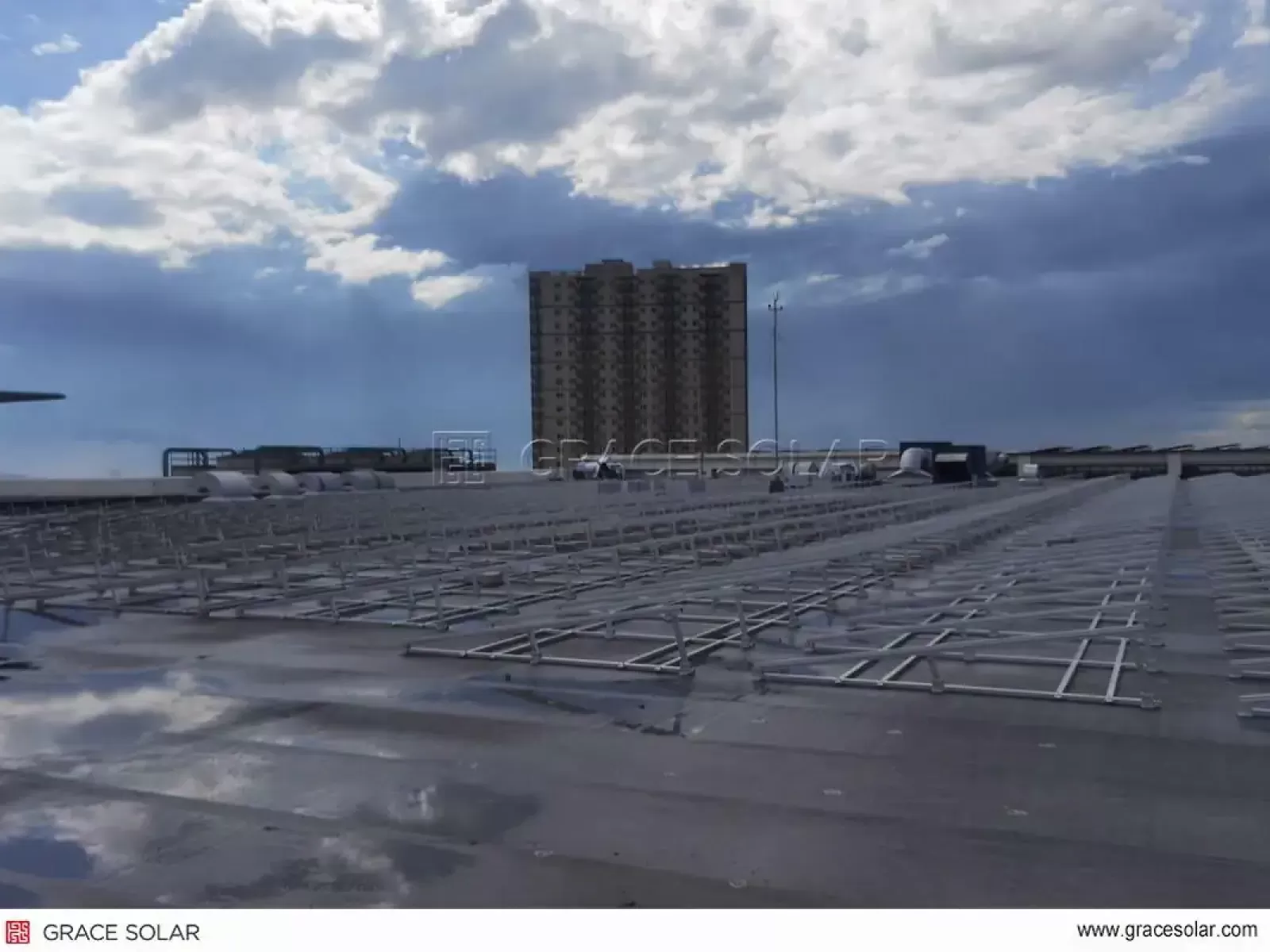 ​Panoramic View of 4.5MW Rooftop Solar Array with GS-Energy System