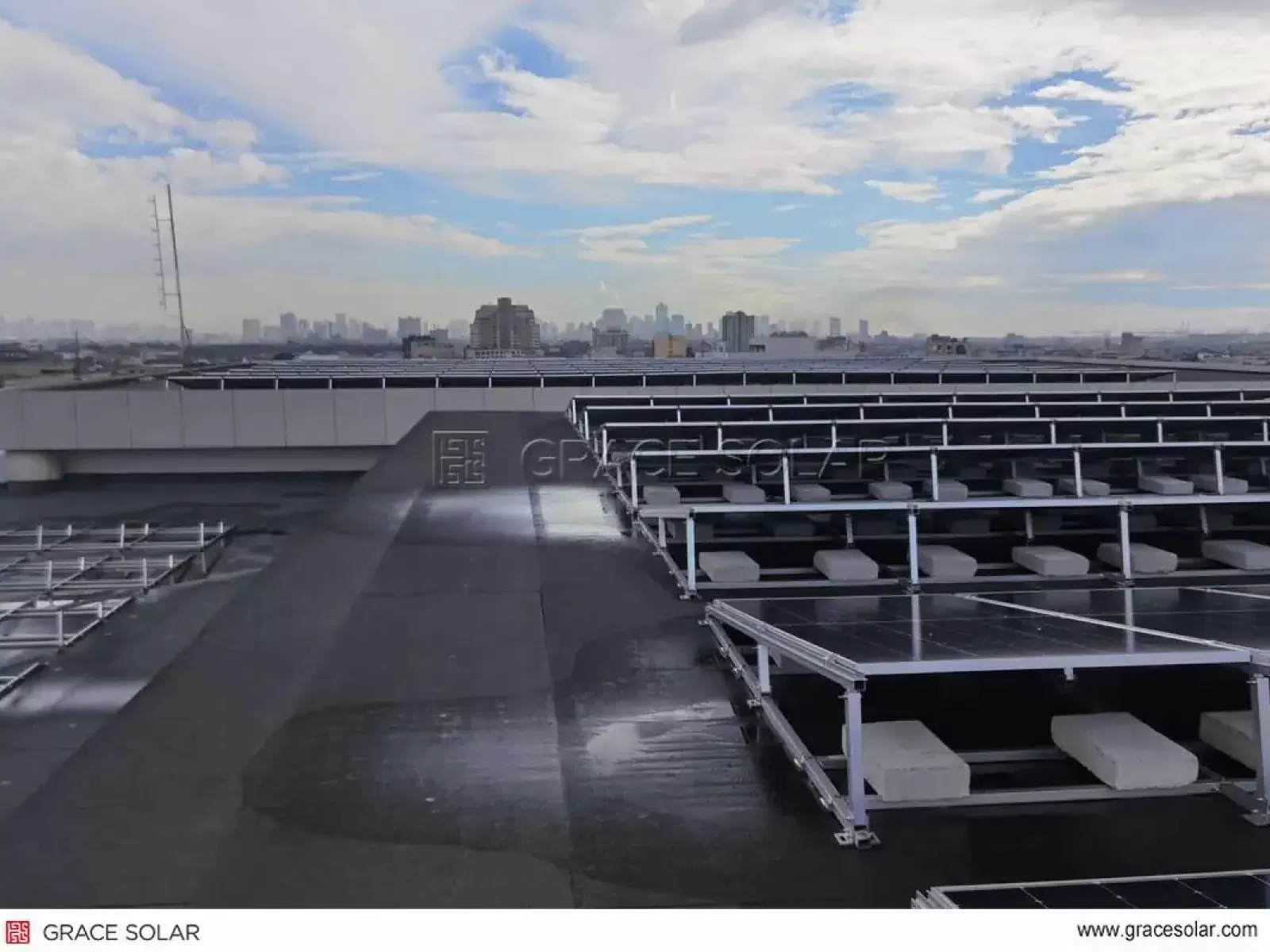 ​Panoramic View of 4.5MW Rooftop Solar Array with GS-Energy System