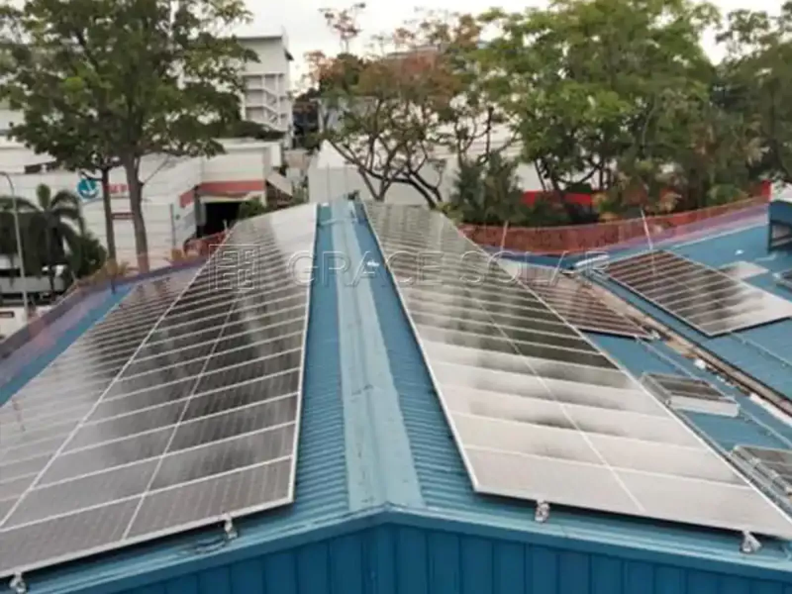 ​​Tropical Storm-Resistant Design: Panel-to-Clamp Interface​​