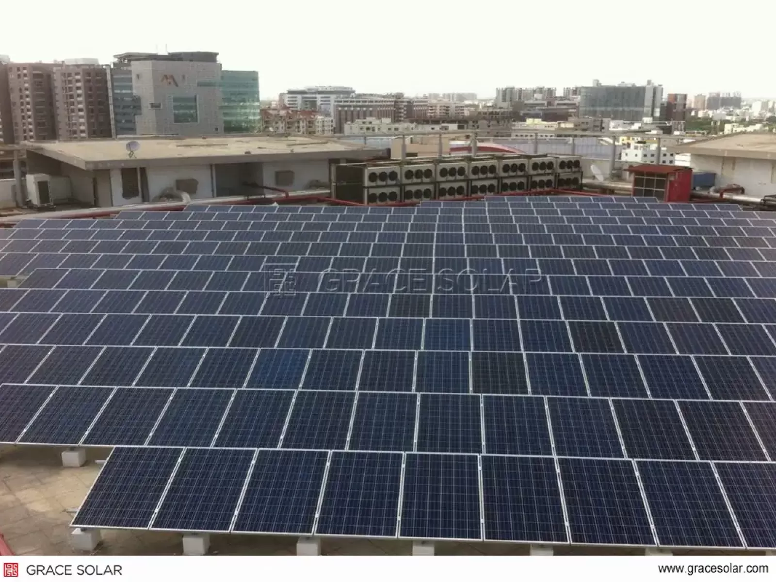 Vista panorâmica: Sistema solar lastrado 192KW (Índia)