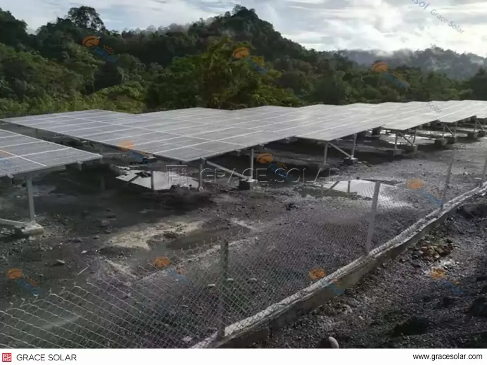 حقل متتبعات أحادية المحور من Grace Solar - مشروع 4 ميجاوات ماليزيا