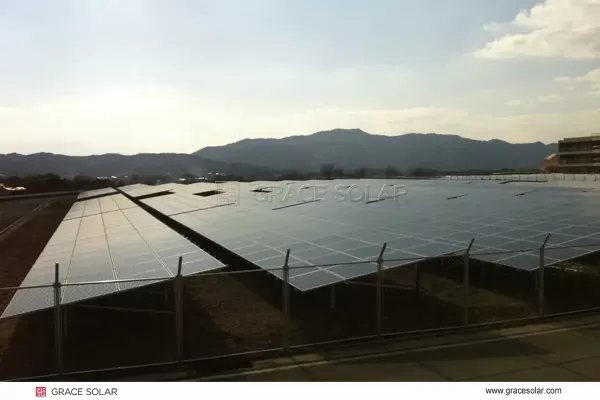 ​​Sistema de Montagem Solar Autossustentável no Solo​​