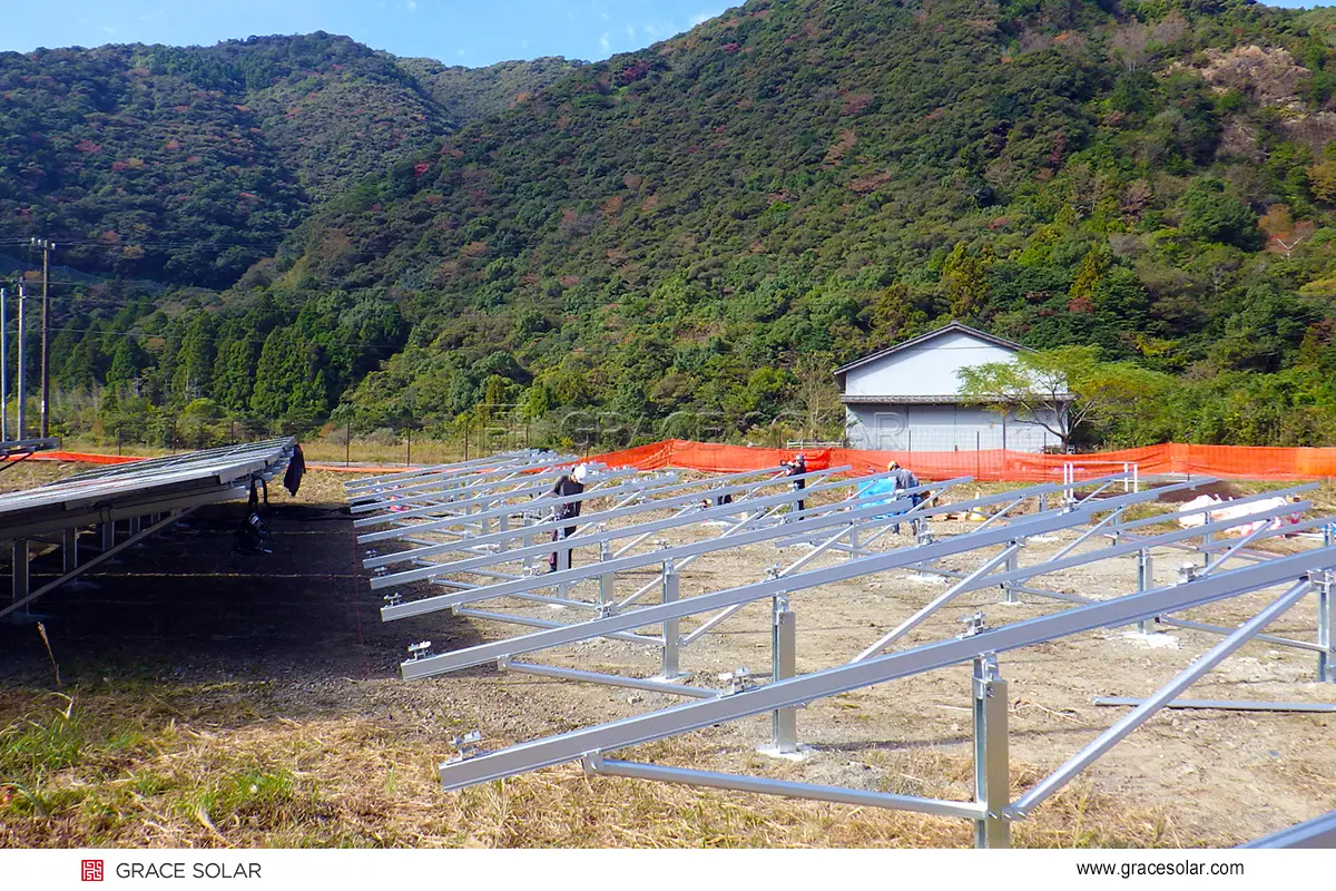 Grace Solar modular pre-assembly and installation process in Kochi