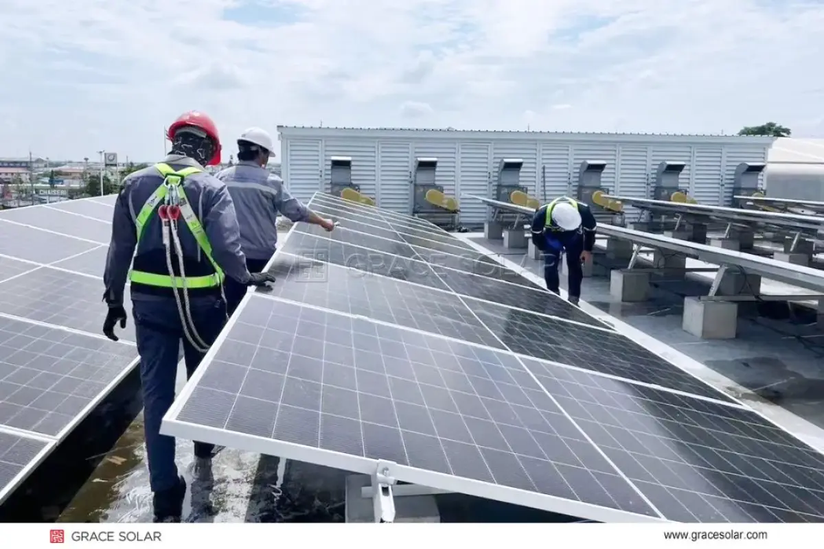 Commercial flat roof solar mounting system